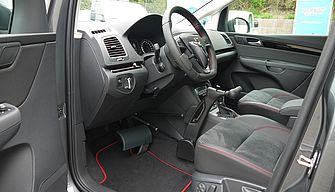 Innenraum Seat Alhambra mit Handgas