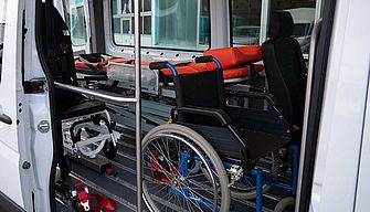 Rollstuhlplätze Mietliegewagen Mercedes-Benz Sprinter Automatik