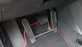 Innenraum Seat Alhambra mit Fußgas links